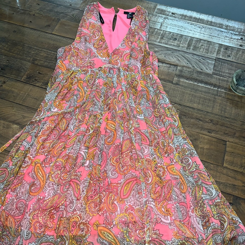 H&M pink paisley print dress